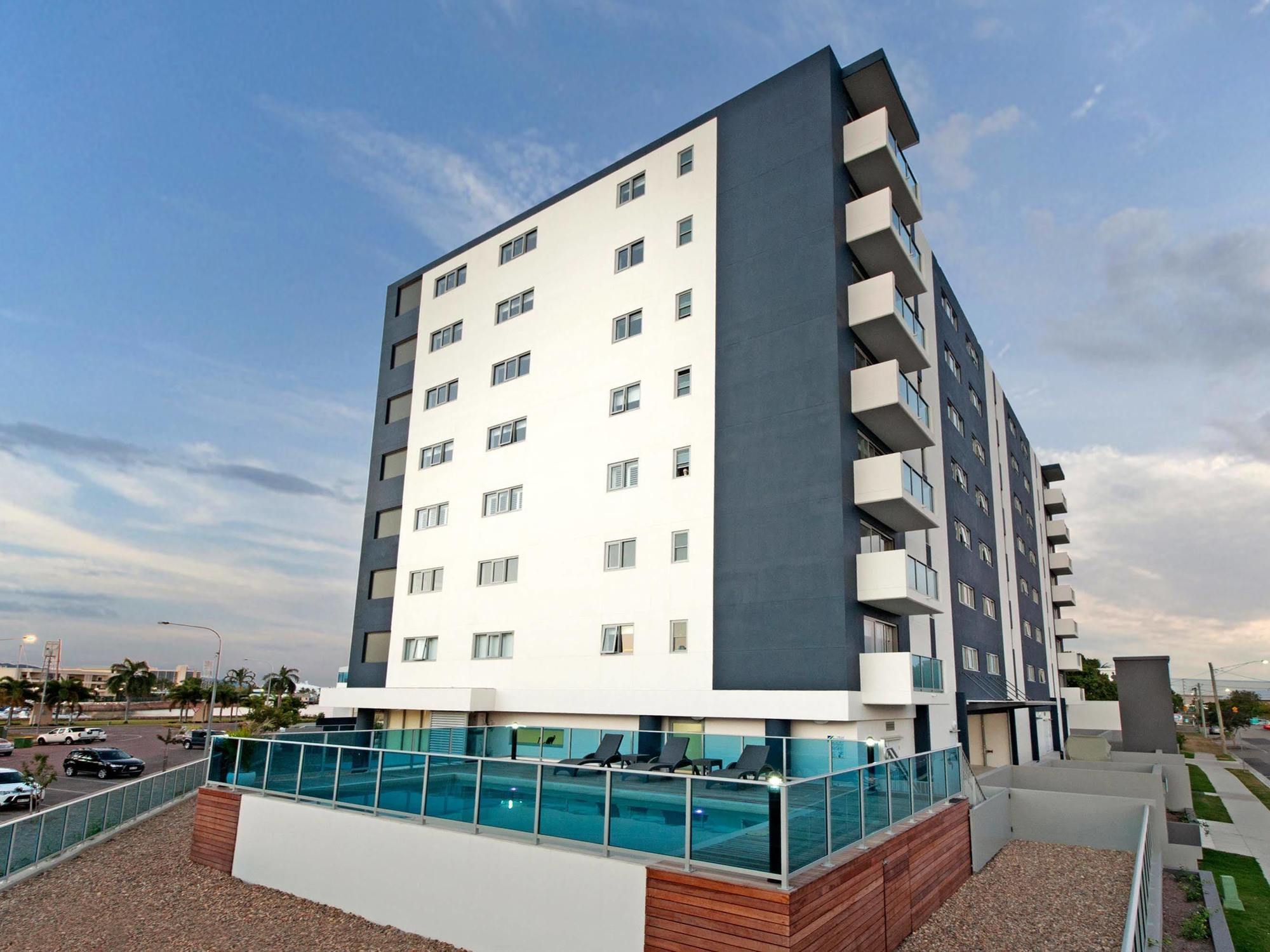 Allure Hotel & Apartments Townsville Bagian luar foto